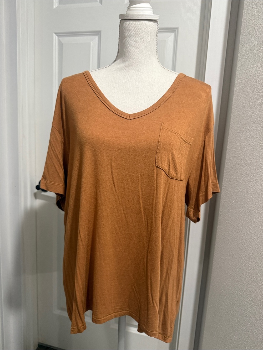 American Eagle Outfitters Oversized V-Neck Pocket Tee - Rust Brown